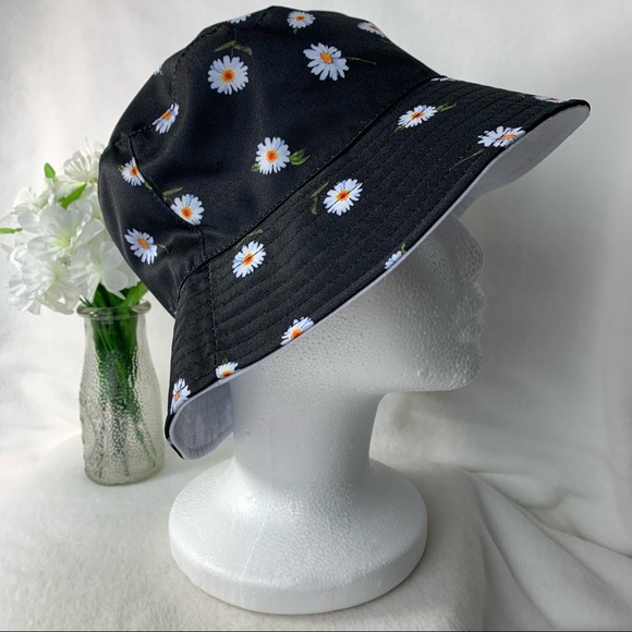 Alice & Olivia Bucket Hat Reversible Navy/White - Picture 3 of 11